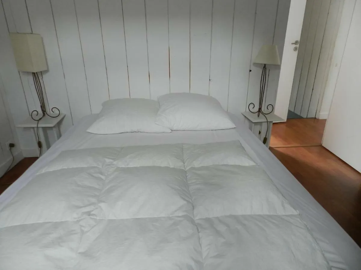 Maison Bleue Hoedic 0*,  France