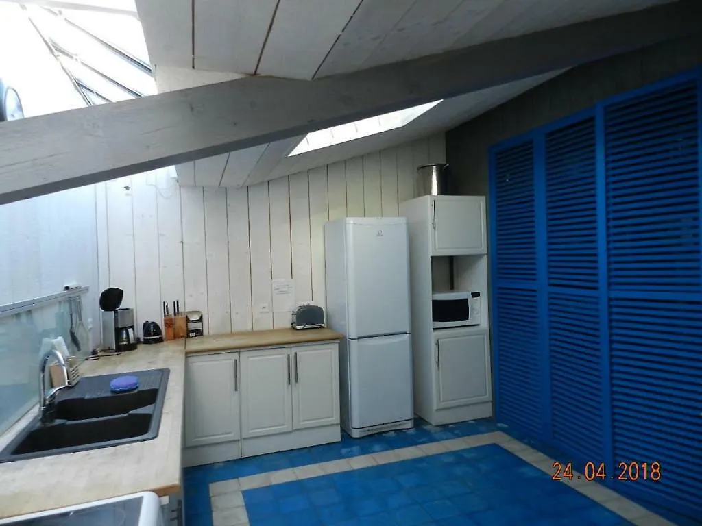 Maison Bleue Hoedic 0*,  Франция